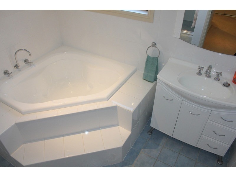 10 Donald Street, Picnic Point NSW 2213