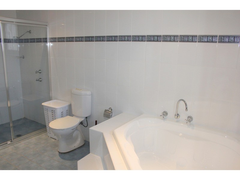 10 Donald Street, Picnic Point NSW 2213