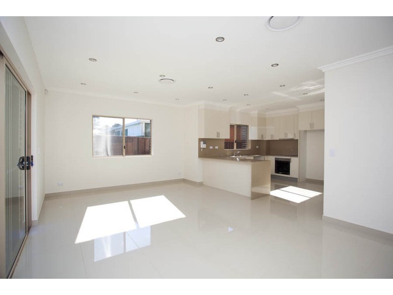 8 Roslyn Avenue, Panania NSW 2213