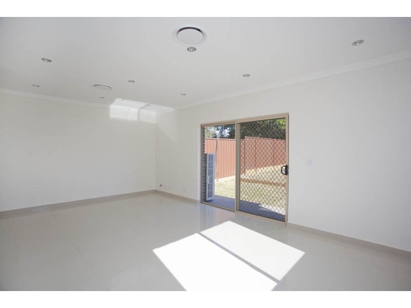 8 Roslyn Avenue, Panania NSW 2213