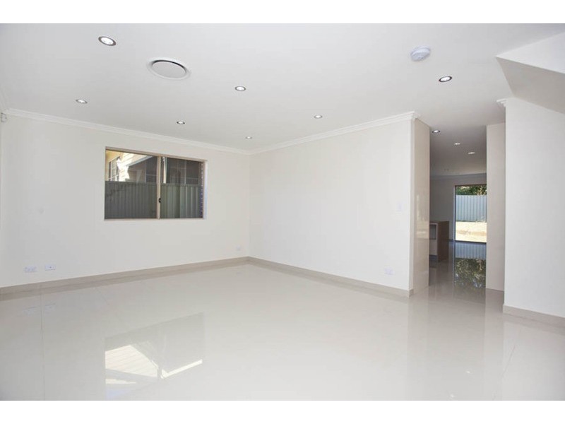 8a Roslyn Avenue, Panania NSW 2213