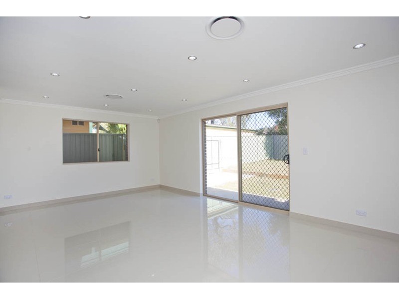 8a Roslyn Avenue, Panania NSW 2213