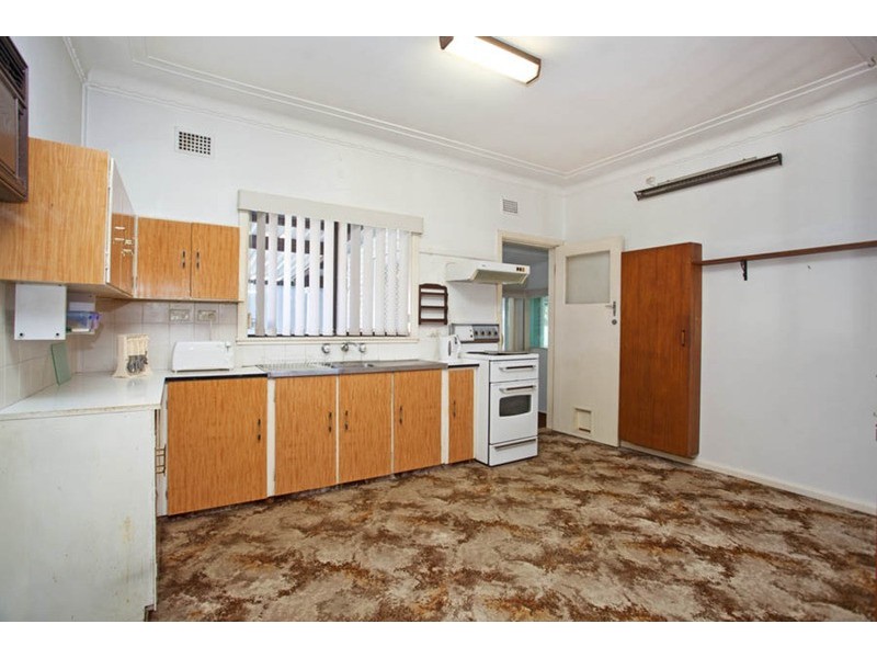 15 Wolaroi Crescent, Revesby NSW 2212