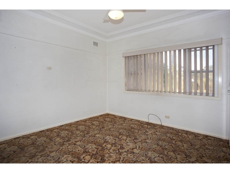 15 Wolaroi Crescent, Revesby NSW 2212