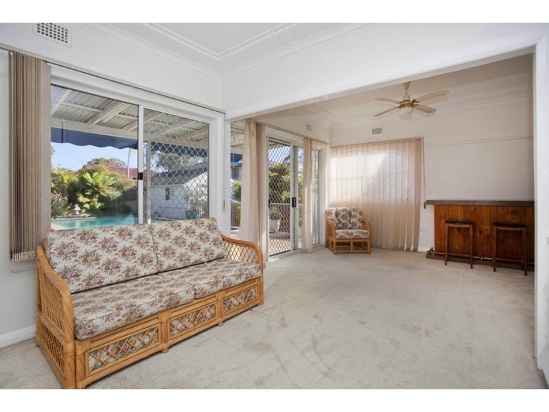 42 Victor Avenue, Picnic Point NSW 2213