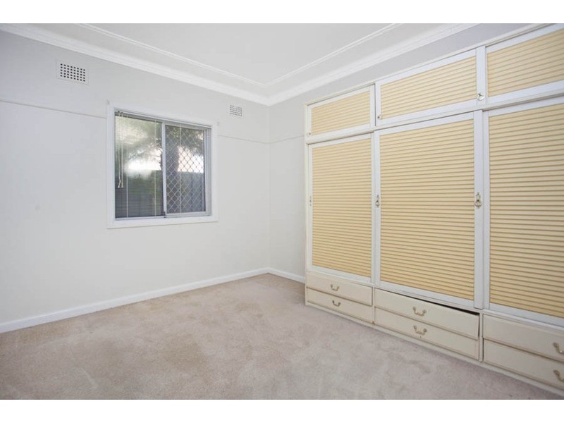 42 Victor Avenue, Picnic Point NSW 2213