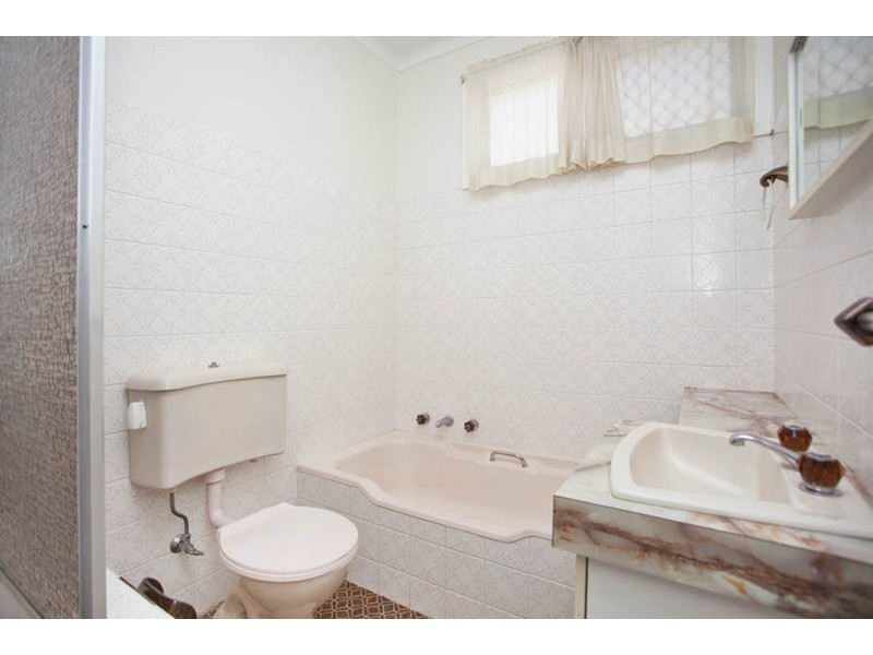 42 Victor Avenue, Picnic Point NSW 2213