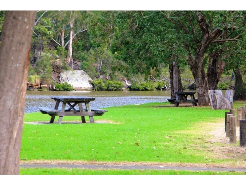 42 Victor Avenue, Picnic Point NSW 2213