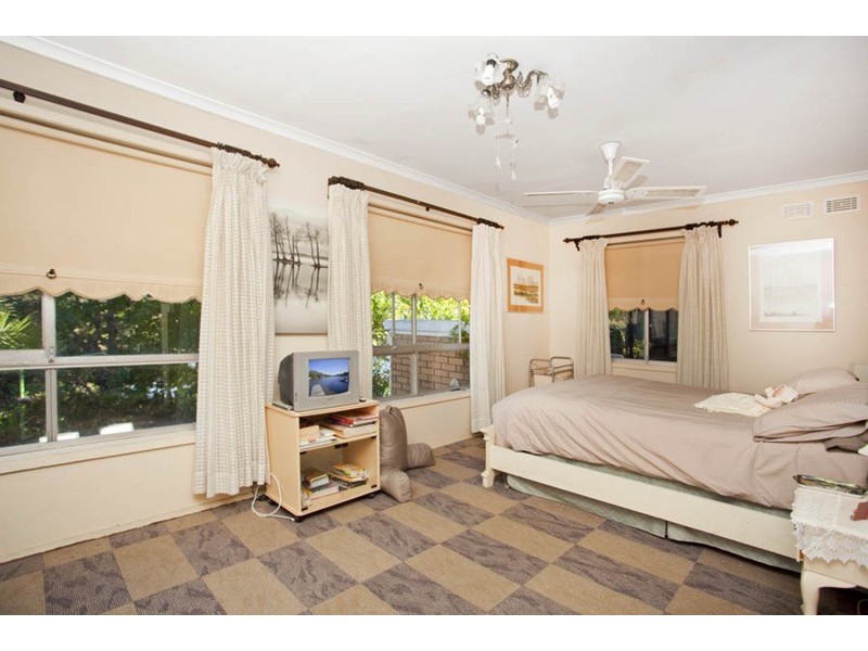 21 Burbank Avenue, East Hills NSW 2213