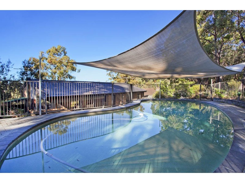 8 Charlotte Place, Illawong NSW 2234