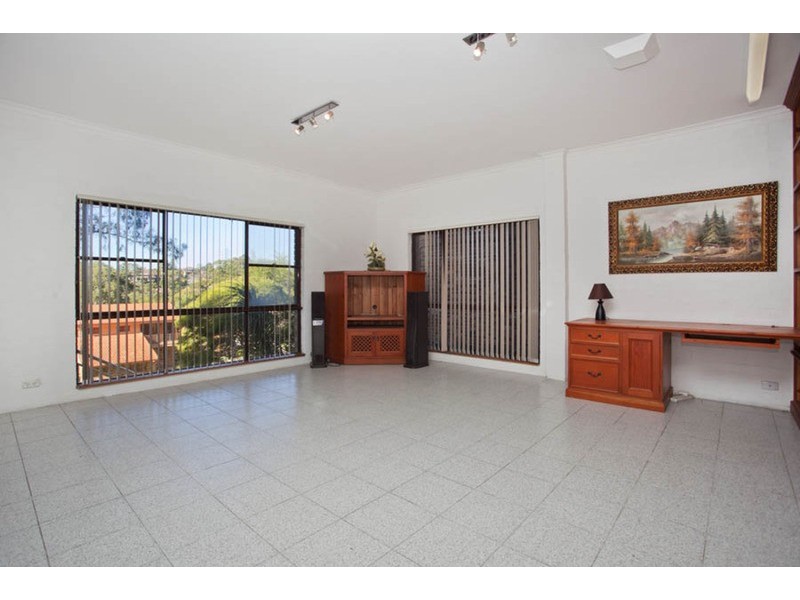 8 Charlotte Place, Illawong NSW 2234