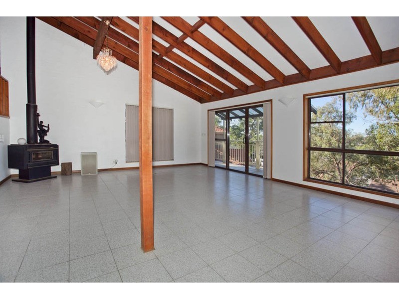 8 Charlotte Place, Illawong NSW 2234