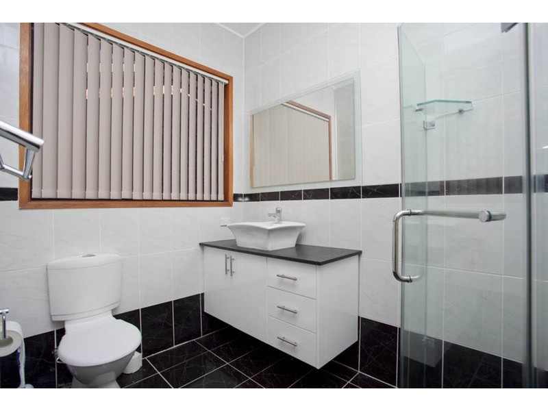 8 Charlotte Place, Illawong NSW 2234