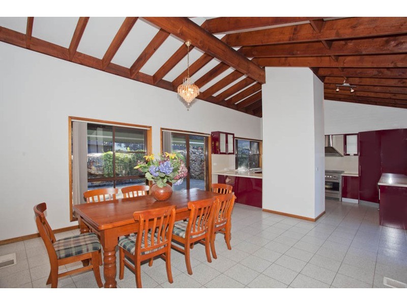 8 Charlotte Place, Illawong NSW 2234