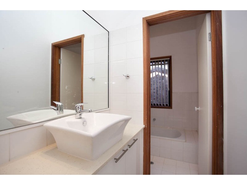 8 Charlotte Place, Illawong NSW 2234