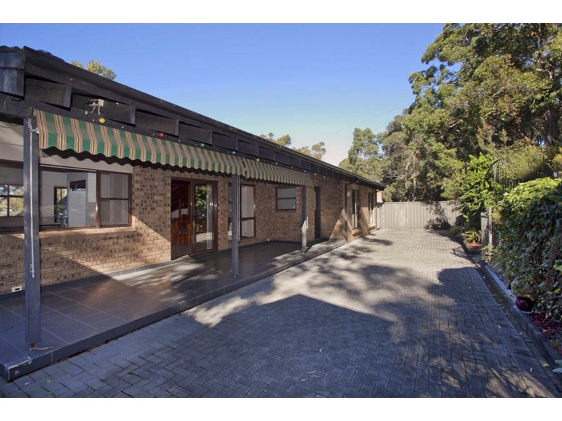 8 Charlotte Place, Illawong NSW 2234
