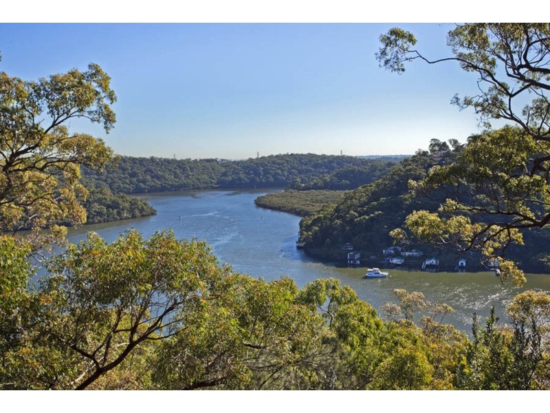 8 Charlotte Place, Illawong NSW 2234