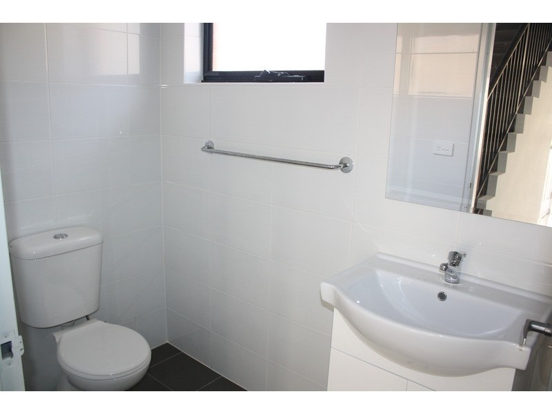 1/1 Ikara Crescent, Moorebank NSW 2170