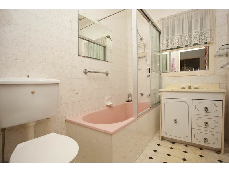 15 Wolaroi Crescent, Revesby NSW 2212