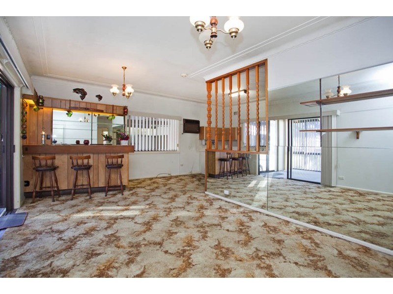 15 Wolaroi Crescent, Revesby NSW 2212