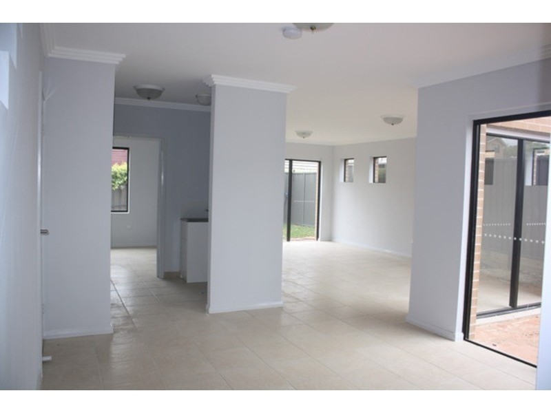 5/1 Ikara Crescent, Moorebank NSW 2170