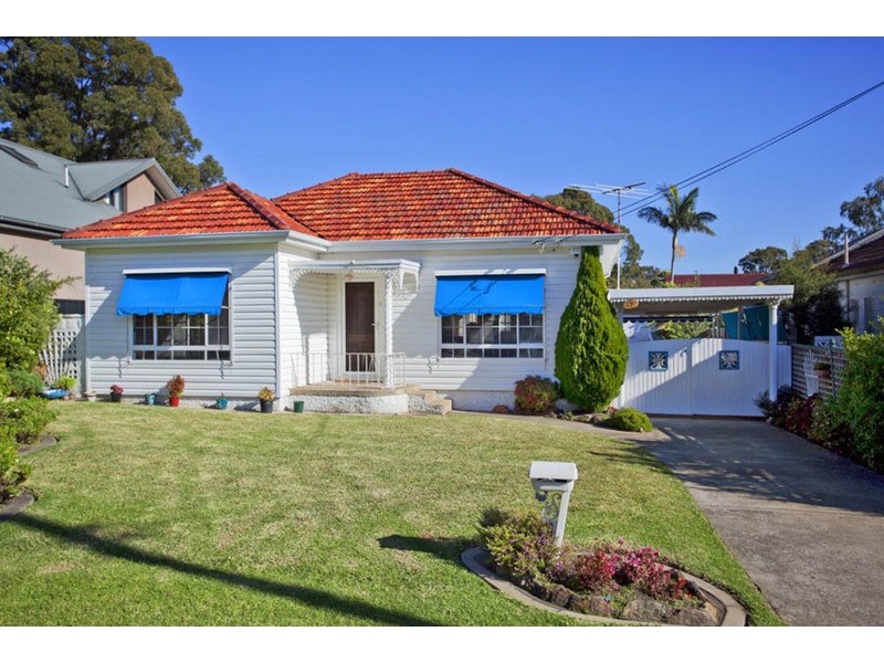 42 Victor  Avenue, Picnic Point NSW 2213
