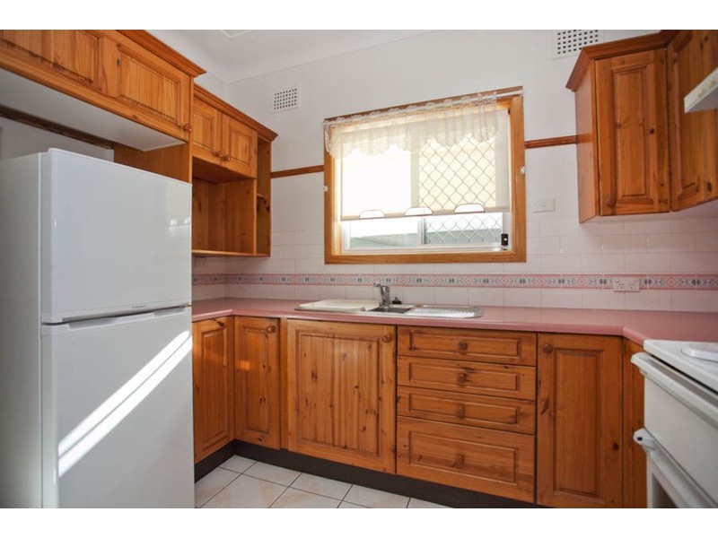 42 Victor  Avenue, Picnic Point NSW 2213