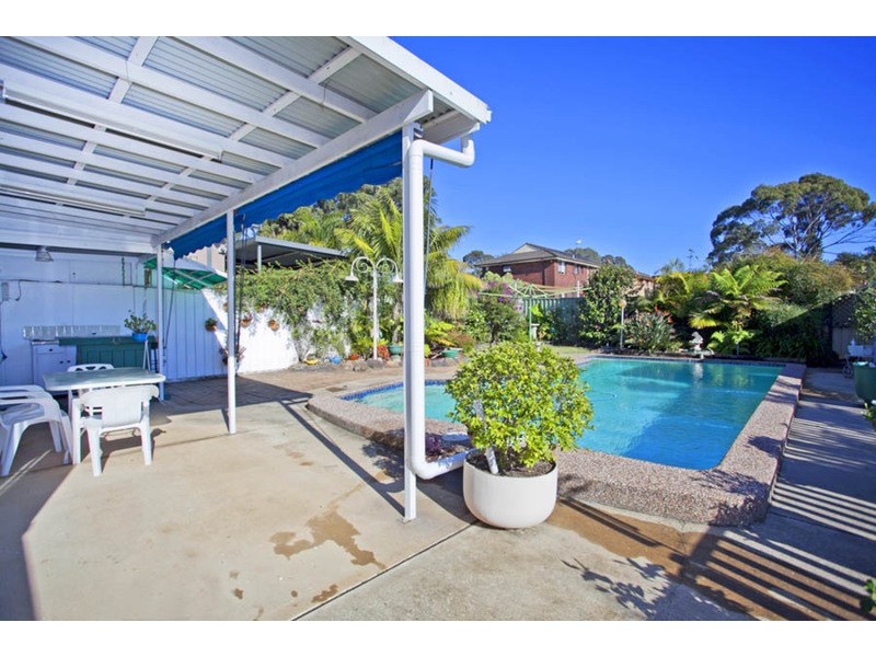 42 Victor  Avenue, Picnic Point NSW 2213