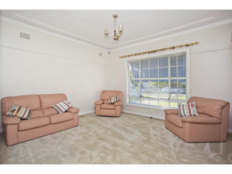 42 Victor  Avenue, Picnic Point NSW 2213