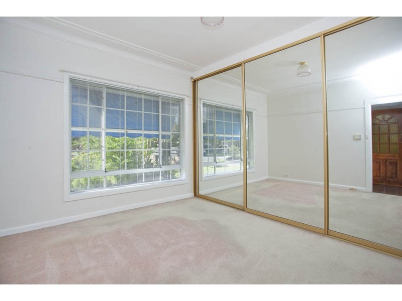 42 Victor  Avenue, Picnic Point NSW 2213