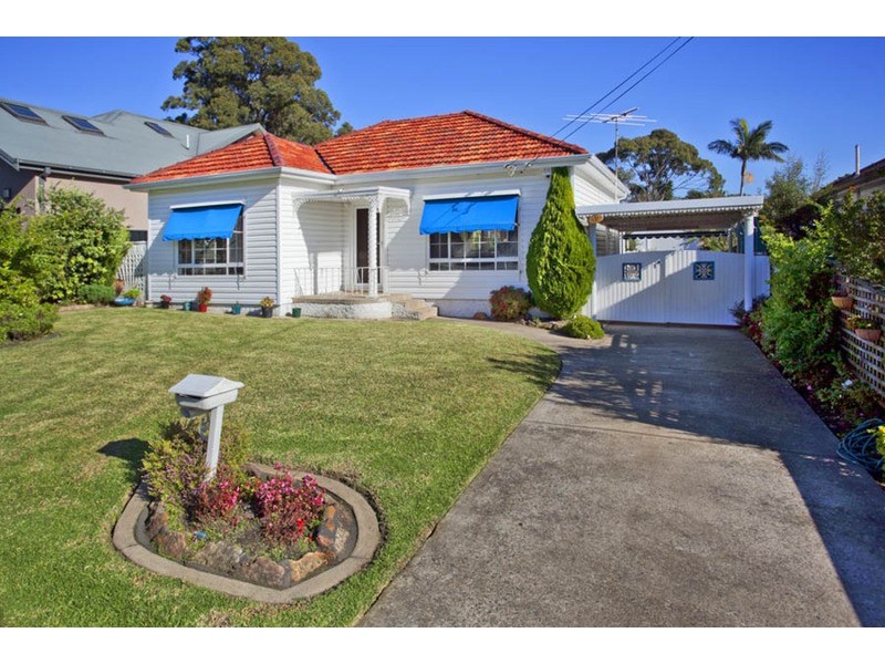 42 Victor  Avenue, Picnic Point NSW 2213