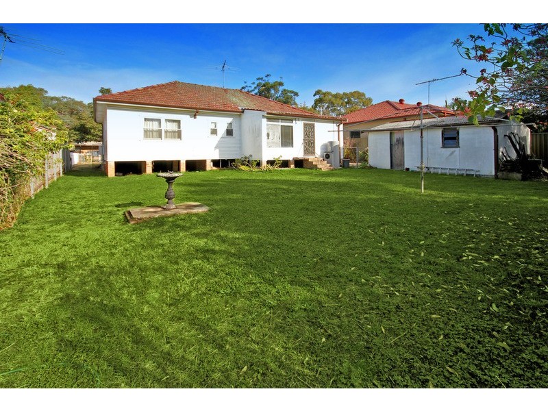13 Kirk Crescent, Kirrawee NSW 2232