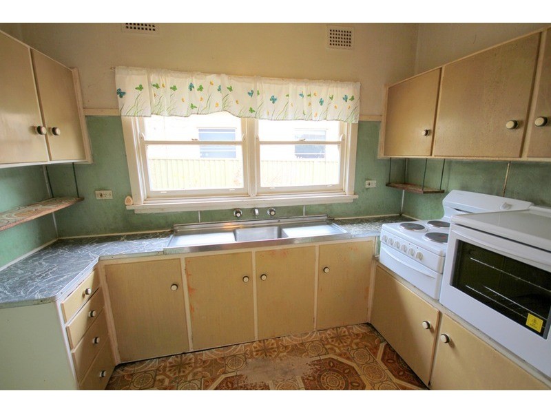 13 Kirk Crescent, Kirrawee NSW 2232