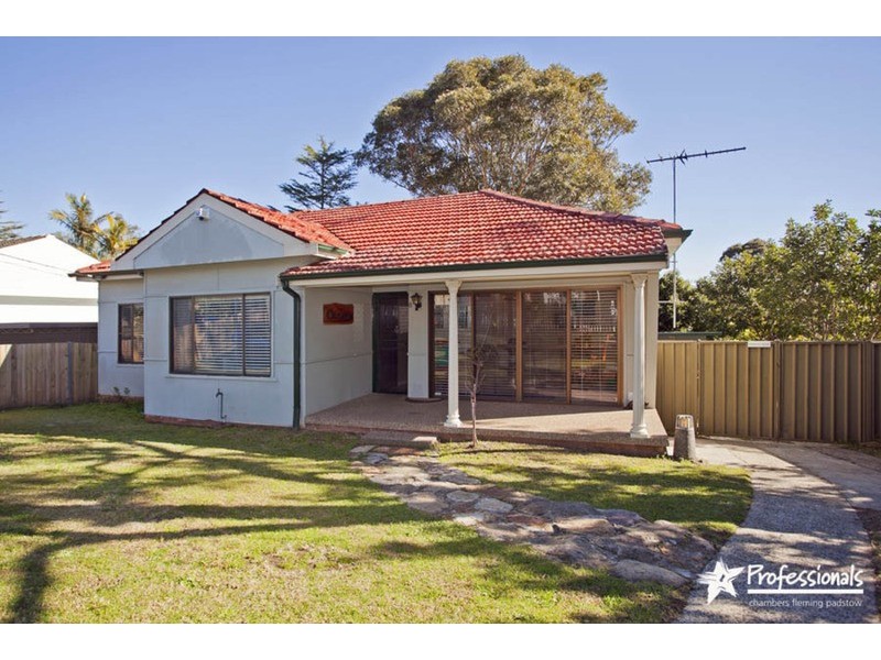 8  Valmay  Avenue, Picnic Point NSW 2213