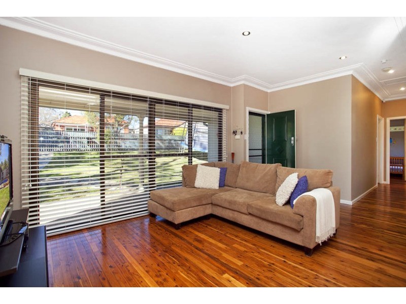 8  Valmay  Avenue, Picnic Point NSW 2213