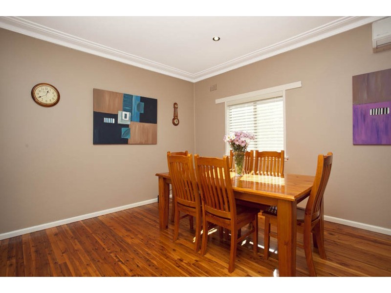 8  Valmay  Avenue, Picnic Point NSW 2213