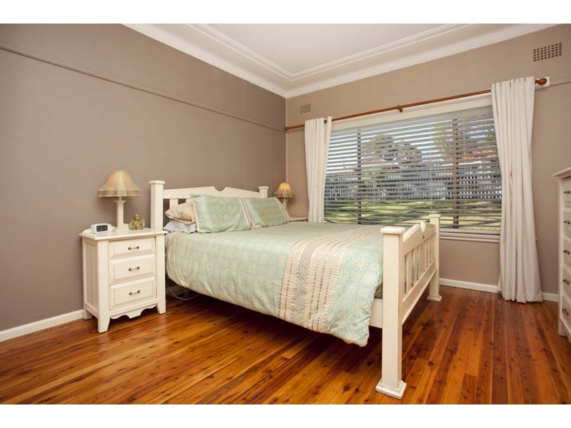 8  Valmay  Avenue, Picnic Point NSW 2213