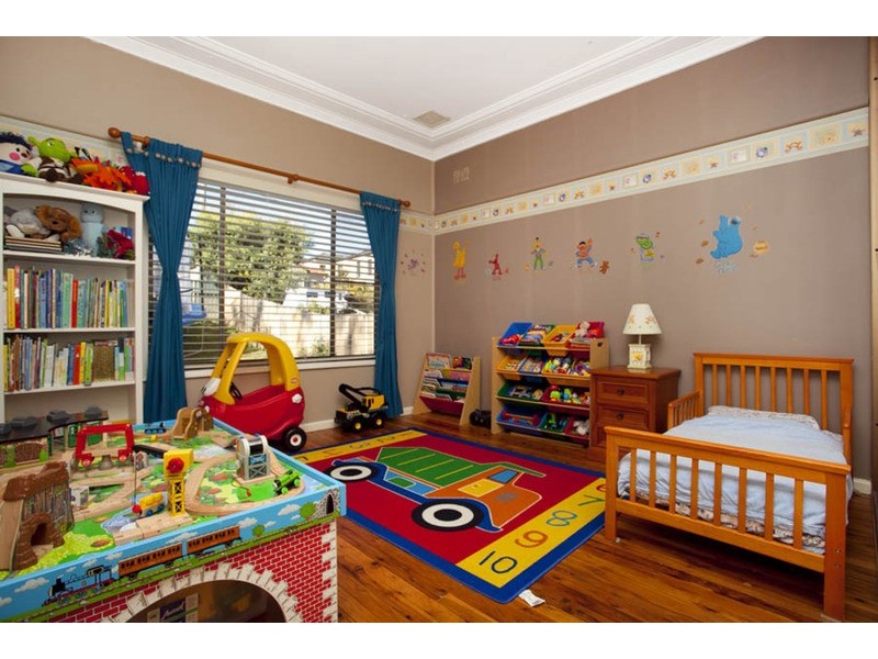 8  Valmay  Avenue, Picnic Point NSW 2213