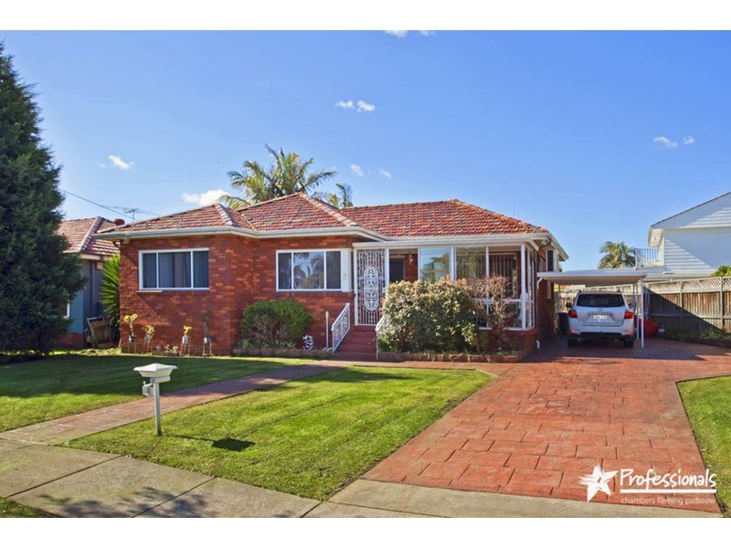 8 Greenway Parade, Revesby NSW 2212