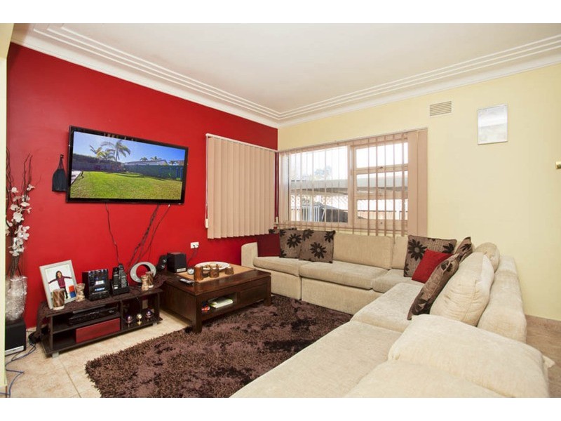 8 Greenway Parade, Revesby NSW 2212