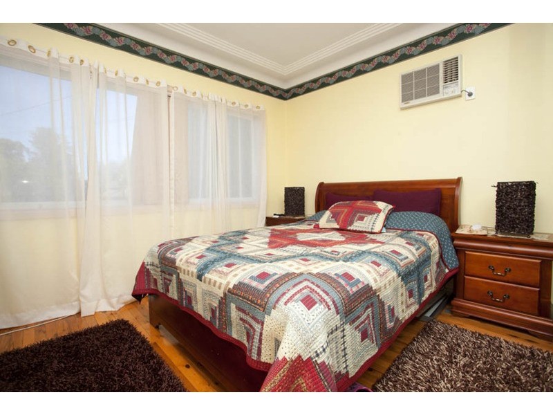 8 Greenway Parade, Revesby NSW 2212