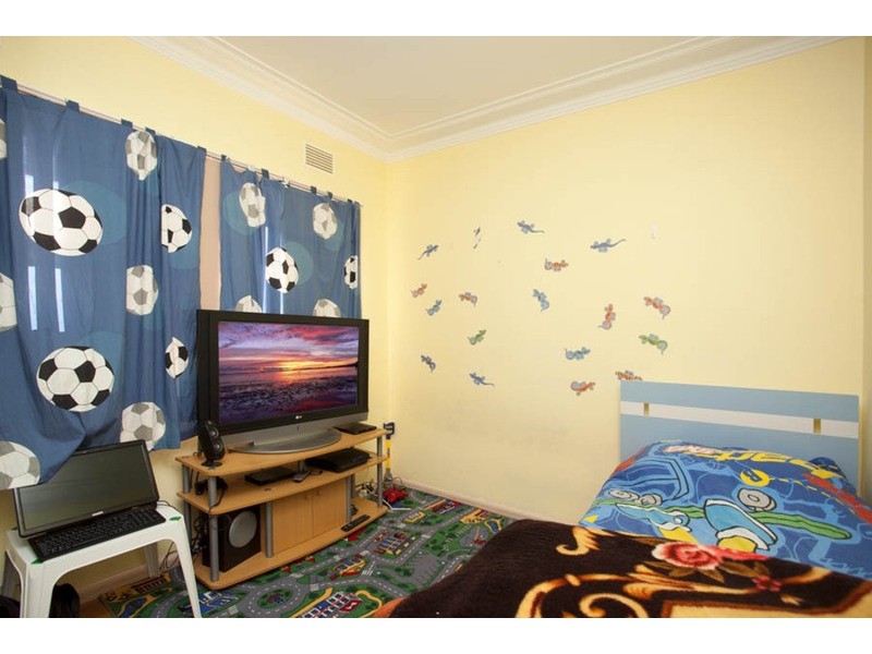 8 Greenway Parade, Revesby NSW 2212