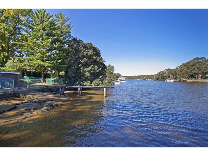 21 Burbank Avenue, Picnic Point NSW 2213