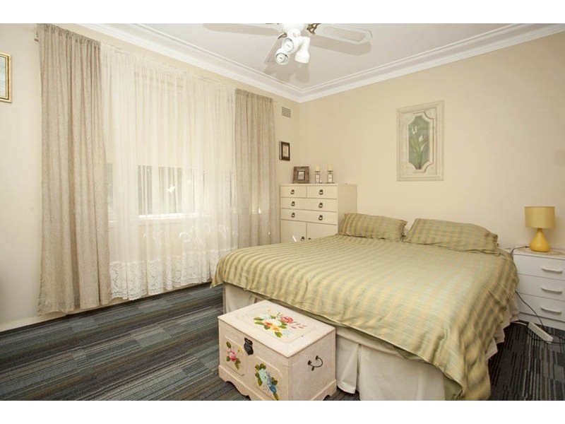 21 Burbank Avenue, Picnic Point NSW 2213