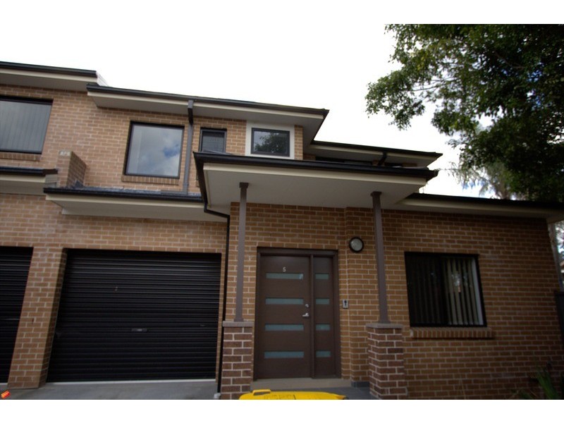 5/1 Ikara Crescent, Moorebank NSW 2170