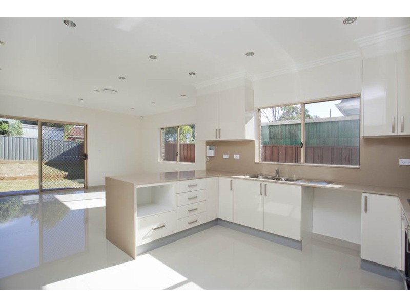 8 Roslyn Avenue, Panania NSW 2213