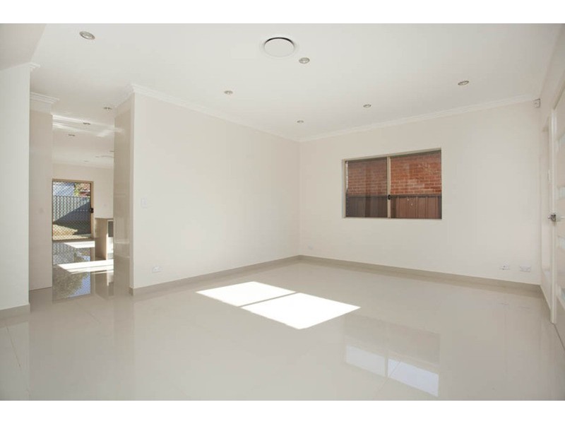 8 Roslyn Avenue, Panania NSW 2213