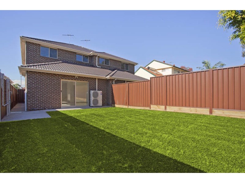 8 Roslyn Avenue, Panania NSW 2213