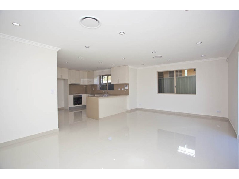 8A Roslyn Avenue, Panania NSW 2213