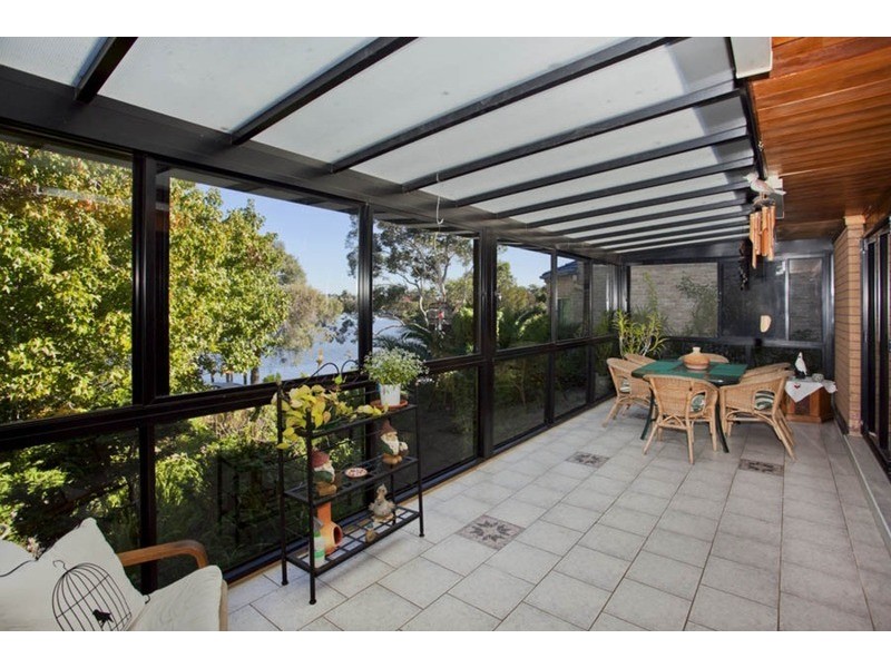 21 Burbank Avenue, Picnic Point NSW 2213